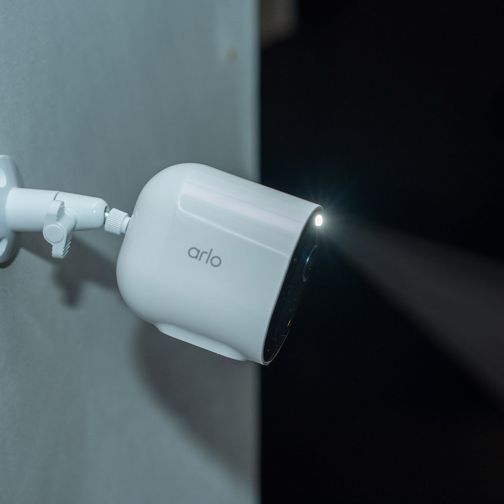 Upgrade your home security with the Arlo Pro 2K Security Camera 4-Pack! 🏡🔒✨