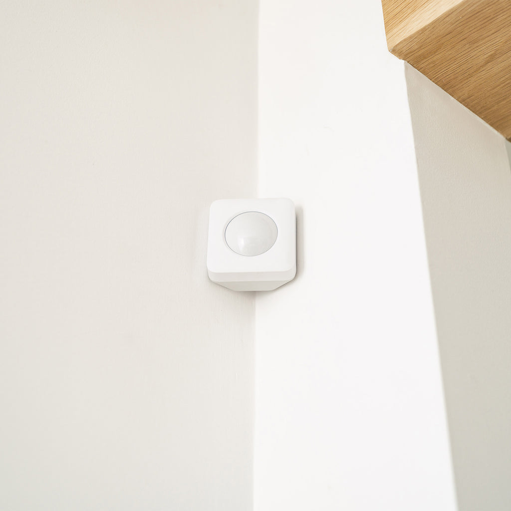 Stay Safe and Secure! 🏡💪 Check out our Simplisafe Security System with 2 Outdoor Cameras - 13-Piece Bundle! 📸🔒