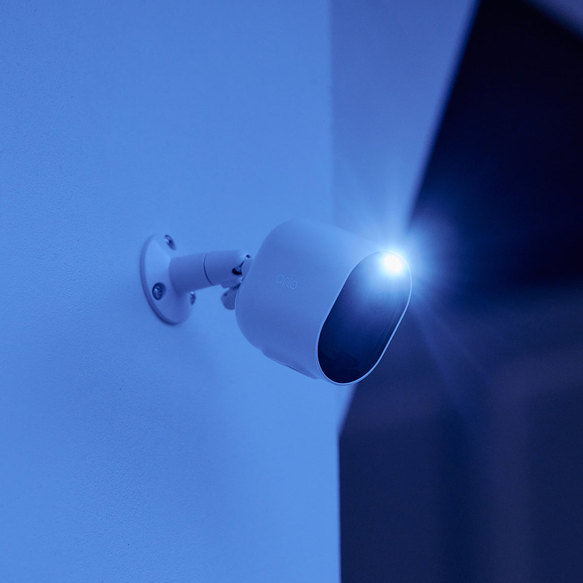 Upgrade your home security with the Arlo Pro 2K Security Camera 4-Pack! 🏡🔒✨