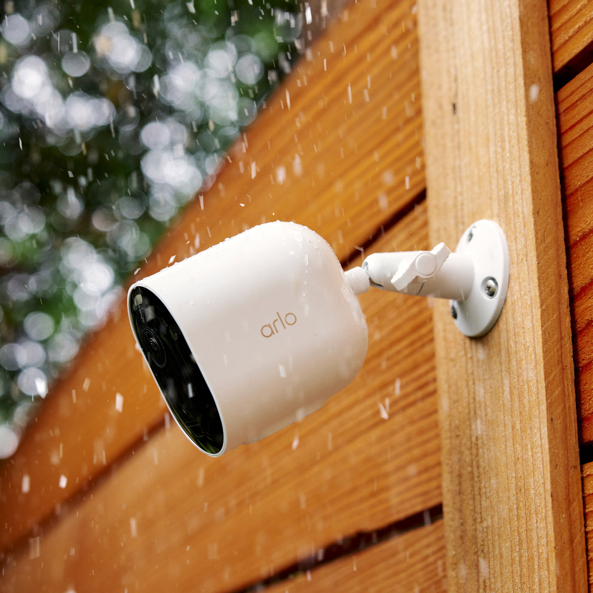 Upgrade your home security with the Arlo Pro 2K Security Camera 4-Pack! 🏡🔒✨